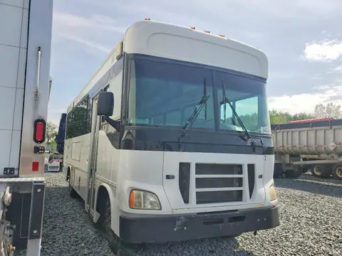 4UZADEDT1DCFF1403 — 2013 Freightliner Chassis, Естественный износ (Normal Wear), фото до ремонта