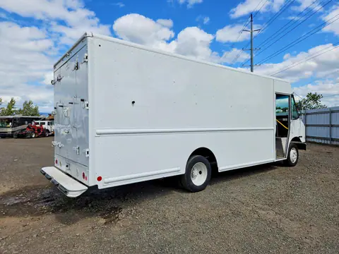 4UZAC2DV1GCHX0616 — 2016 Freightliner Chassis, фото 3 с аукциона Copart 06.10.2026, Мелкие вмятины и царапины