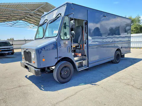 4UZAC2EA4LCMK2991 — 2020 Freightliner Chassis, Мелкие вмятины и царапины (Minor Dent/Scratches), фото до ремонта