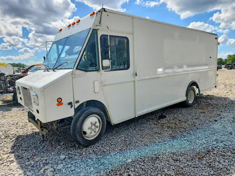 4UZA4FA44YCF32521 — 2000 Freightliner MT45 Chassis, Передняя часть (Front End), фото до ремонта