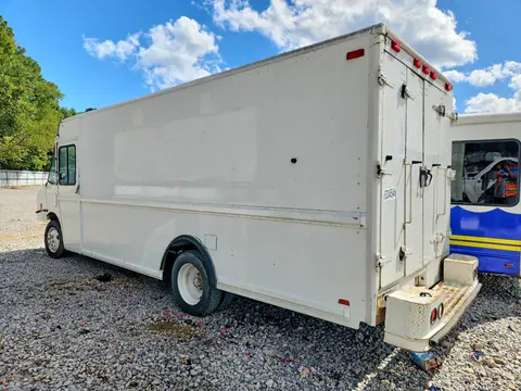 2000 FREIGHTLINER MT45 CHASSIS VIN 4UZA4FA44YCF32521 фото 2