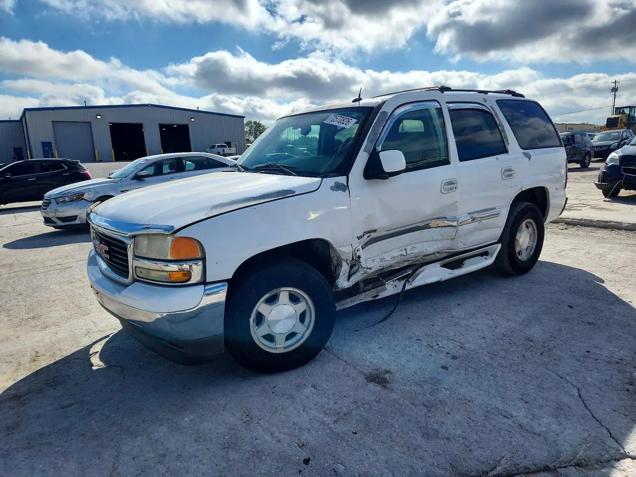 1GKEC13V15R202461 GMC Yukon 2005 — повреждение Сторона, фото до ремонта