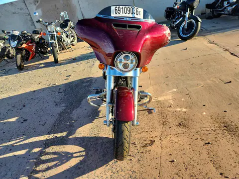 2015 Harley-Davidson FLHX VIN 1HD1KBM1XFB690574 фото 2
