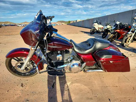 2015 Harley-Davidson FLHX VIN 1HD1KBM1XFB690574 фото 3