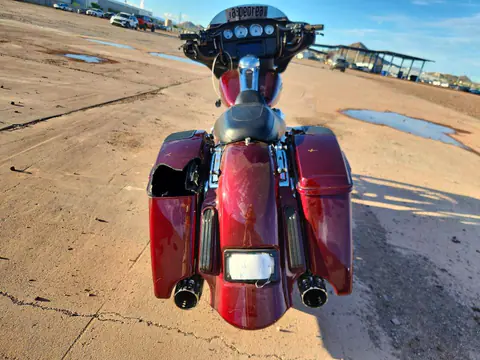 2015 Harley-Davidson FLHX VIN 1HD1KBM1XFB690574 фото 4