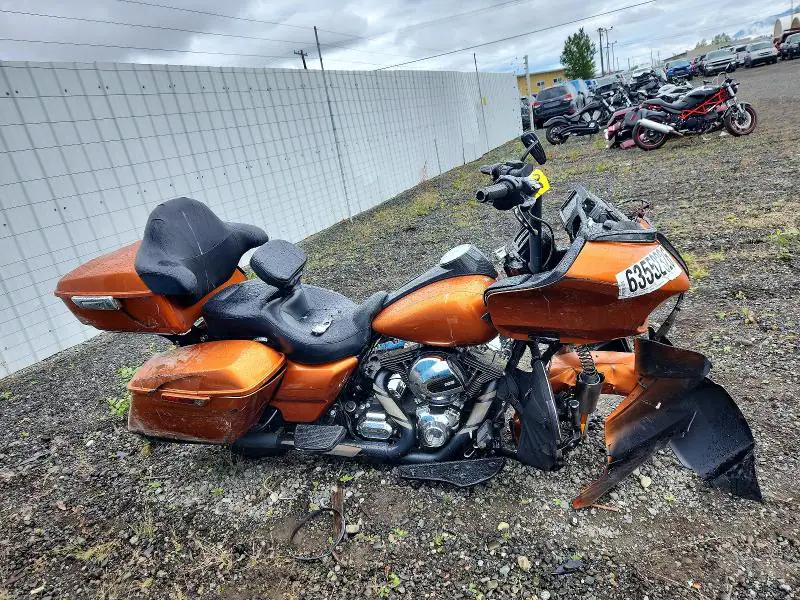 1HD1KTM12FB618726 Harley-Davidson Fltrxs 2015 — повреждение Передняя часть, фото до ремонта
