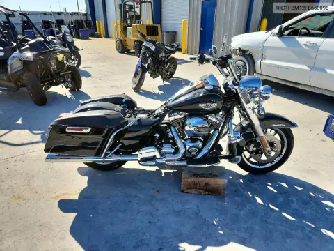 1HD1FBM12FB660098 — 2015 Harley-Davidson Road King, Мелкие вмятины и царапины, фото до ремонта