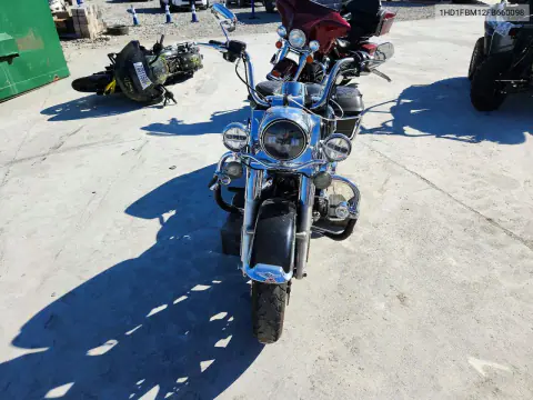 2015 Harley-Davidson Flhr Road King VIN 1HD1FBM12FB660098 фото 2