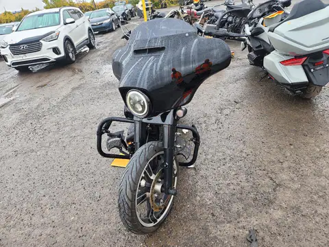 1HD1KRM1XFB619321 — 2015 Harley-Davidson Street Glide, фото 2 с аукциона Copart, Мелкие вмятины и царапины