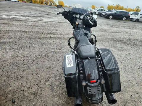 1HD1KRM1XFB619321 — 2015 Harley-Davidson Street Glide, фото 4 с аукциона Copart, Мелкие вмятины и царапины