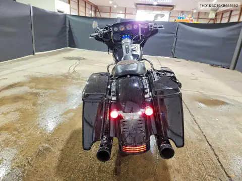 1HD1KBC19KB665662 — 2019 Harley-Davidson Street Glide, фото 4 с аукциона Copart, Повреждения со всех сторон