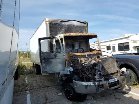 5PVNJ8JV3F4S58431 — 2015 Hino 258/268, Пожар двигателя (Burn - Engine), фото до ремонта