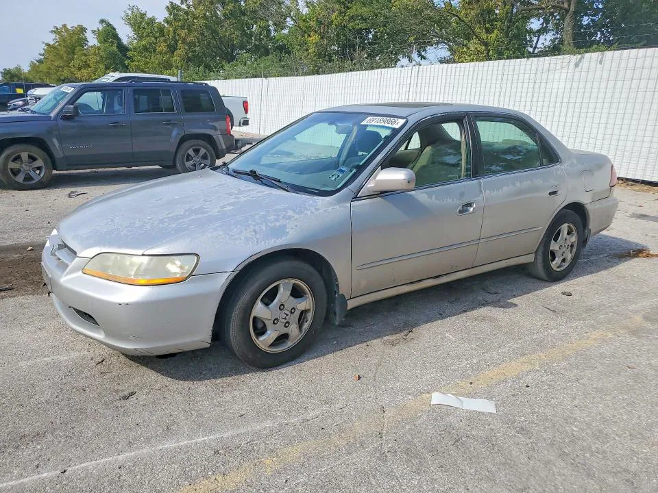 1998 HONDA ACCORD VIN 1HGCG5650WA131023 фото 1