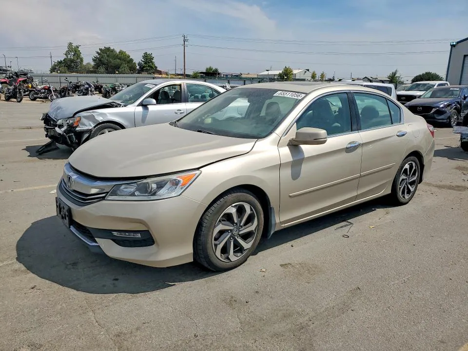 2016 Honda Accord VIN 1HGCR3F88GA031200 фото 1