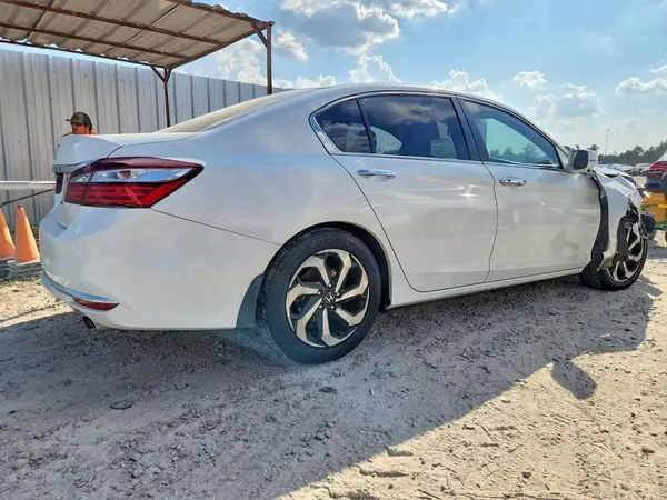 1HGCR2F8XGA112595 — 2016 Honda Accord, фото 3 с аукциона Copart, Передняя часть