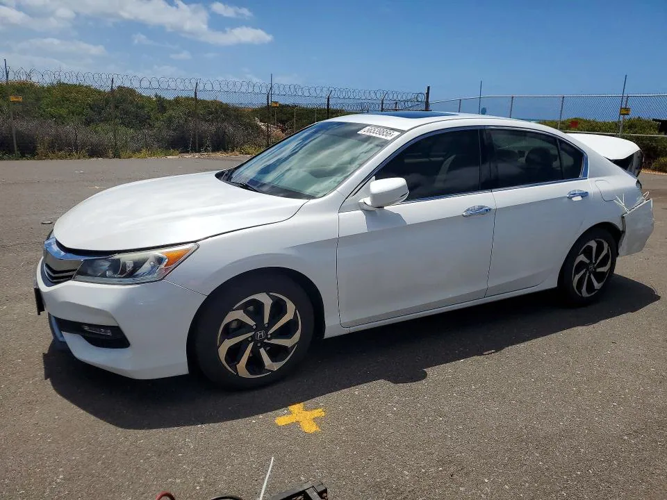 2017 Honda Accord VIN 1HGCR3F86HA010573 фото 1