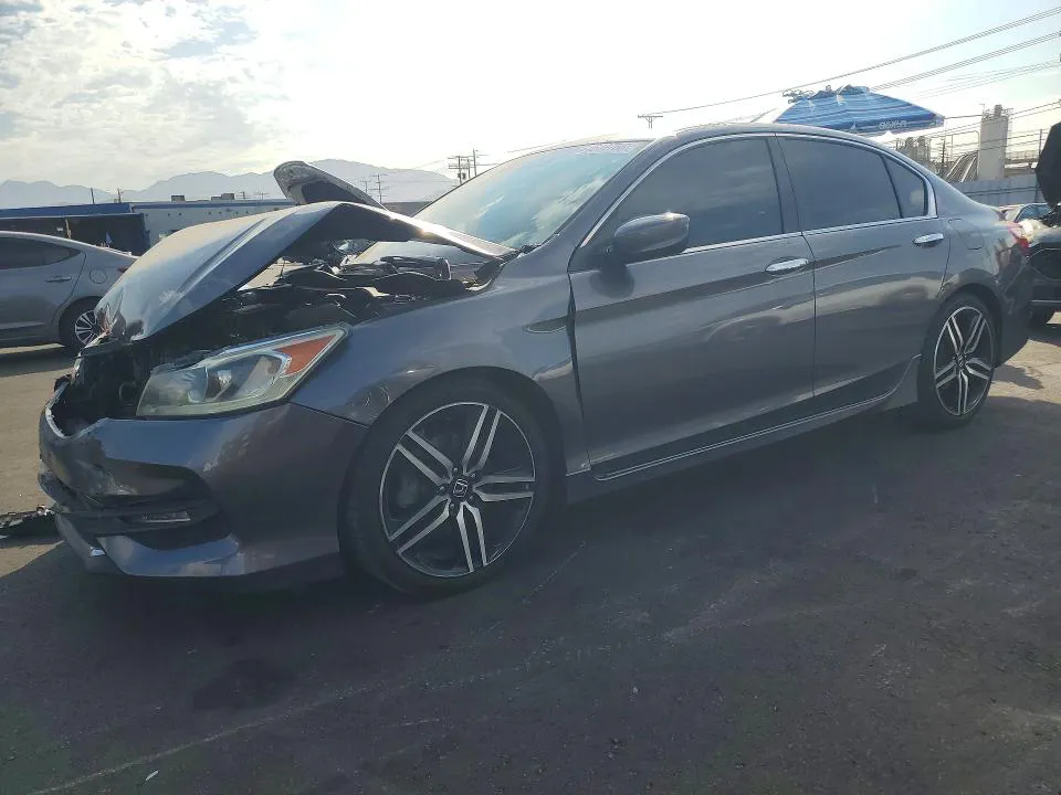 2017 Honda Accord VIN 1HGCR2F5XHA043818 фото 1