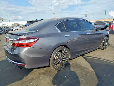 2017 Honda Accord VIN 1HGCR2F5XHA043818 фото 3