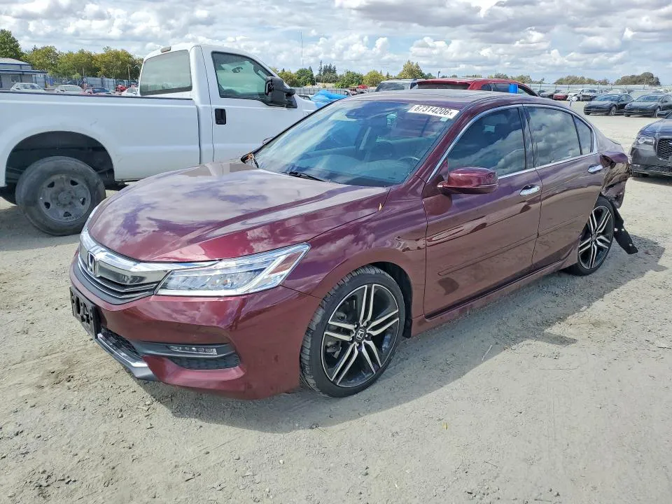 2017 Honda Accord VIN 1HGCR3F98HA041428 фото 1