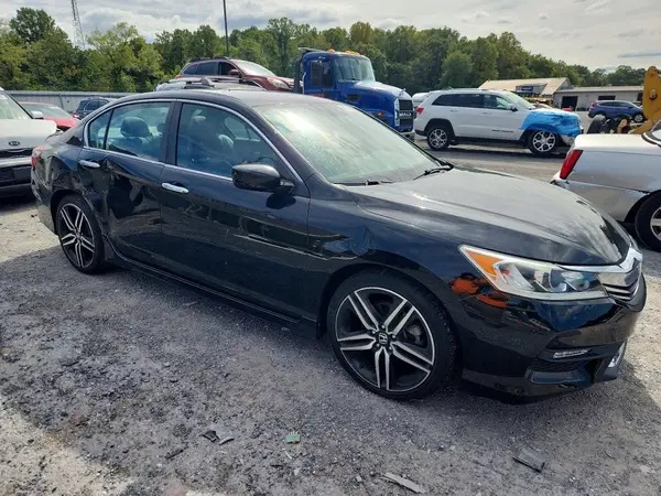 1HGCR2F18HA277386 — 2017 Honda Accord, фото 4 с аукциона Copart 01.10.2026, Боковая часть