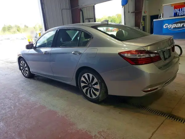 JHMCR6F38HC010355 — 2017 Honda Accord, фото 2 с аукциона Copart 13.10.2026, Естественный износ