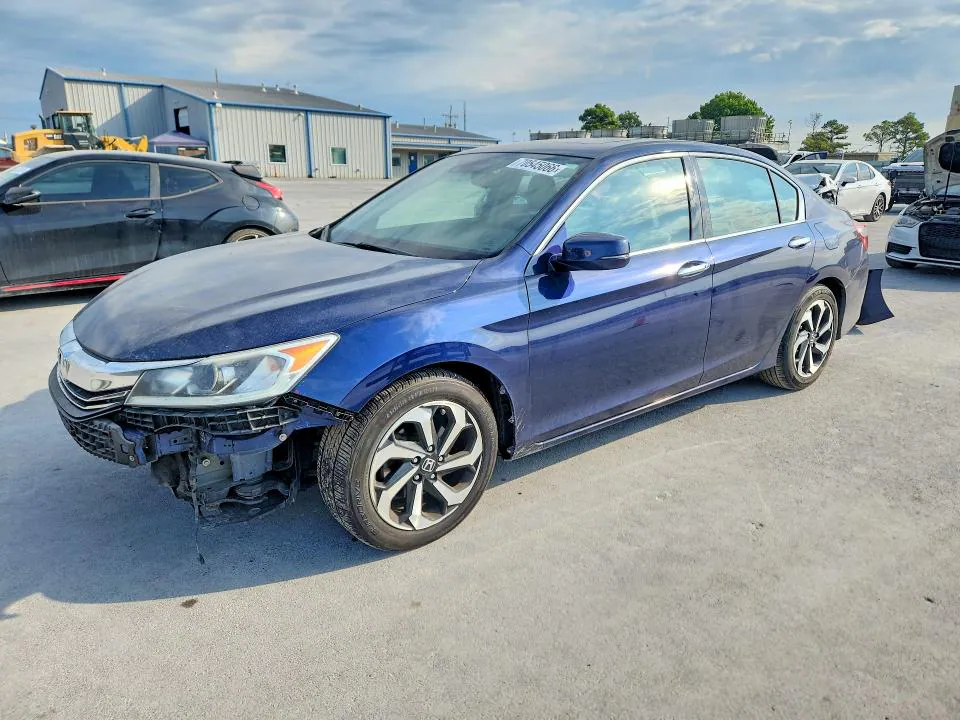 2017 Honda Accord VIN 1HGCR3F02HA023606 фото 1