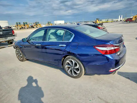 2017 Honda Accord VIN 1HGCR3F02HA023606 фото 2