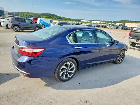 2017 Honda Accord VIN 1HGCR3F02HA023606 фото 3