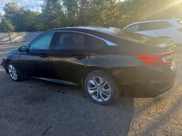 1HGCV1F17JA806211 — 2018 Honda Accord, фото 2 с аукциона Copart 13.10.2026, Передняя часть