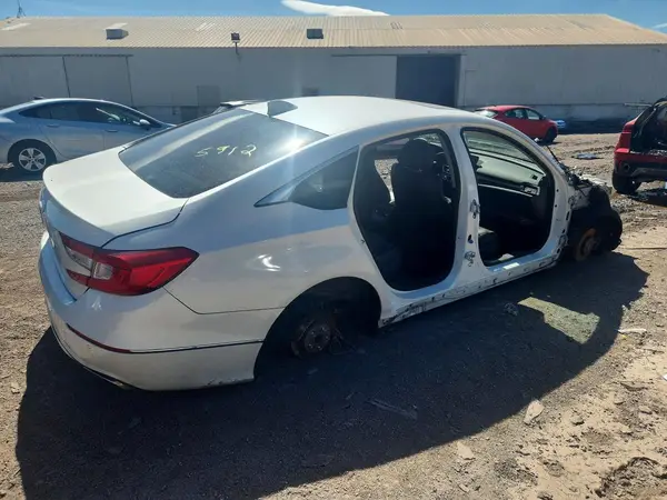 1HGCV1F99JA064089 — 2018 Honda Accord, фото 3 с аукциона Copart 28.09.2026, Вандализм