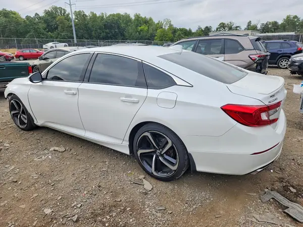 1HGCV1F3XJA183572 — 2018 Honda Accord, фото 2 с аукциона Copart, Передняя часть