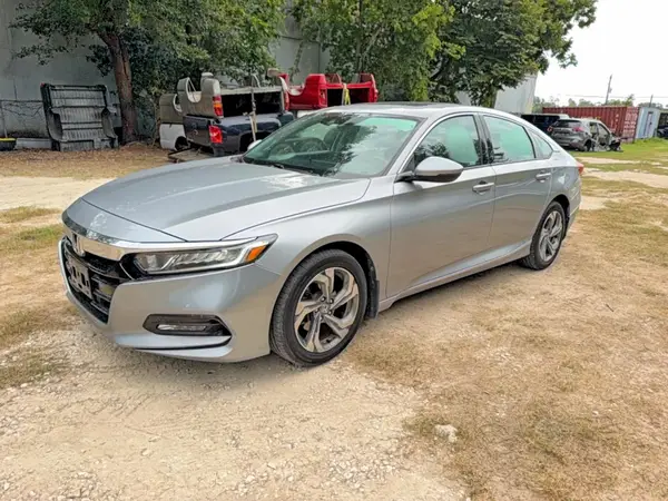 1HGCV1F58JA062234 — 2018 Honda Accord, фото 2 с аукциона Copart 08.10.2026, Естественный износ