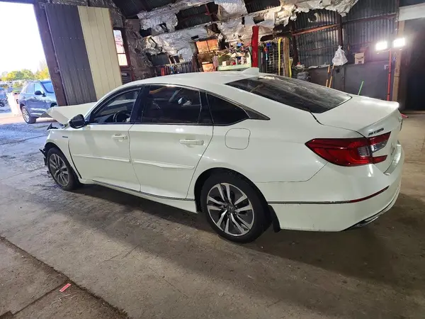 1HGCV3F51JA015462 — 2018 Honda Accord, фото 2 с аукциона Copart, Передняя часть
