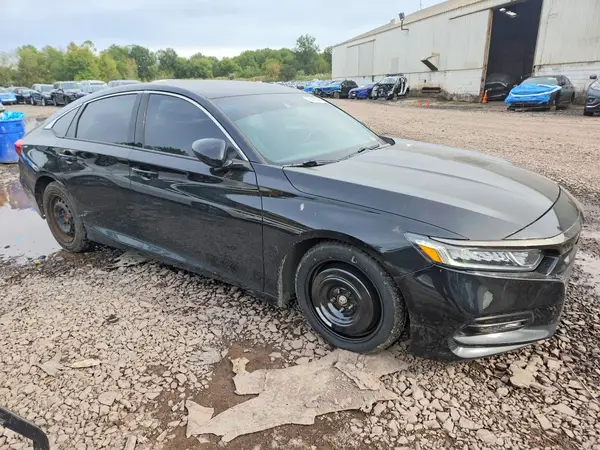 1HGCV1F34JA067364 — 2018 Honda Accord, фото 4 с аукциона Copart, Вандализм