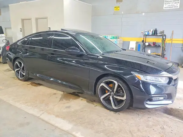 1HGCV2F37JA020206 — 2018 Honda Accord, фото 4 с аукциона Copart, Мелкие вмятины и царапины