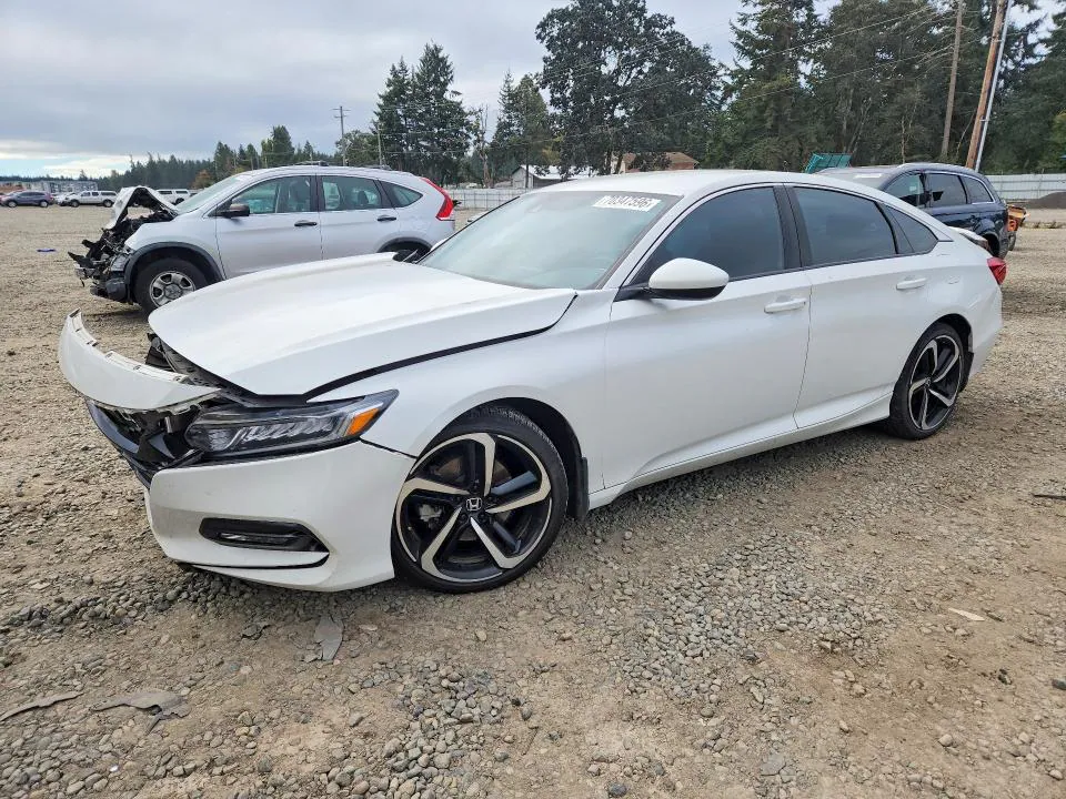 2018 Honda Accord VIN 1HGCV1F34JA147327 фото 1