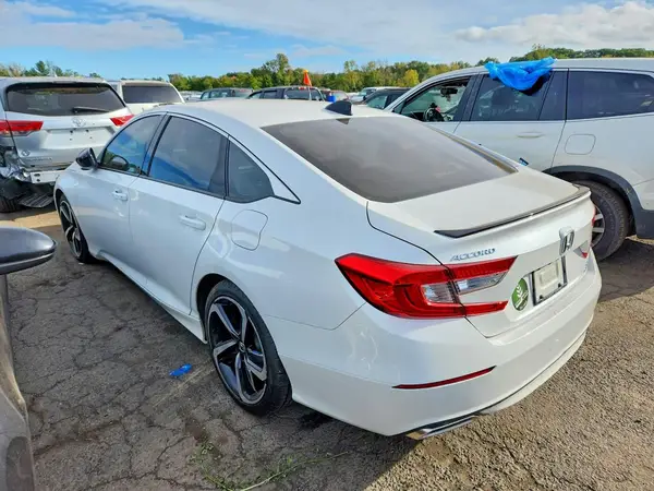 1HGCV2F37MA011428 — 2021 Honda Accord, фото 2 с аукциона Copart, Подтопление
