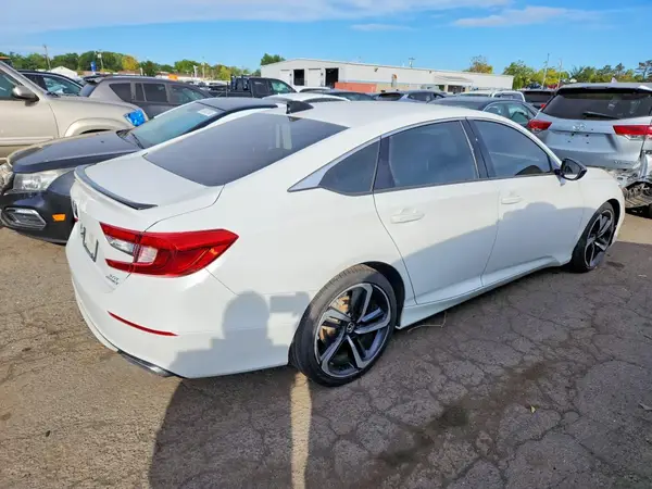 1HGCV2F37MA011428 — 2021 Honda Accord, фото 3 с аукциона Copart, Подтопление