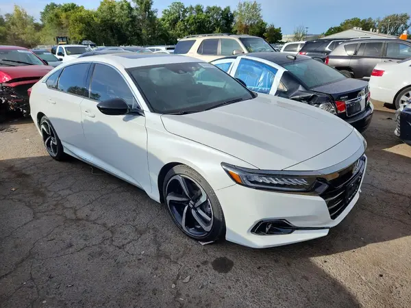 1HGCV2F37MA011428 — 2021 Honda Accord, фото 4 с аукциона Copart, Подтопление