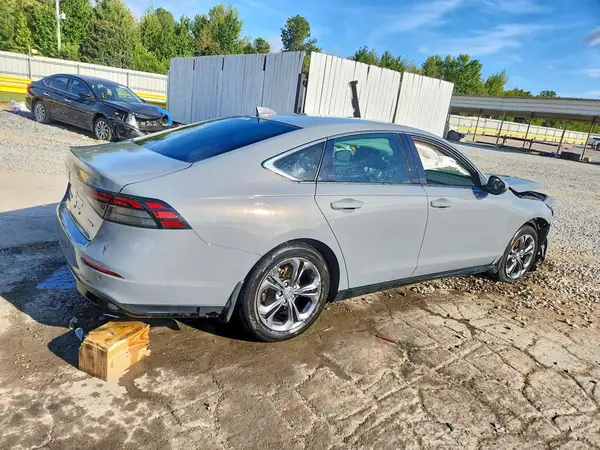 1HGCY2F64RA039812 — 2024 Honda Accord, фото 3 с аукциона Copart, Передняя часть