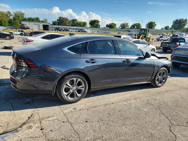 1HGCY1F38RA053647 — 2024 Honda Accord, фото 3 с аукциона Copart, Передняя часть
