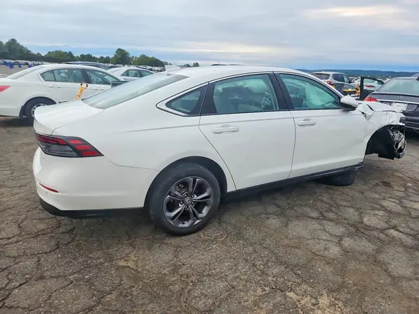 1HGCY2F66RA043103 — 2024 Honda Accord, фото 3 с аукциона Copart 06.10.2026, Передняя часть