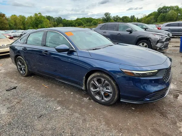 1HGCY2F62SA054055 — 2025 Honda Accord, фото 4 с аукциона Copart 30.09.2026, Вандализм