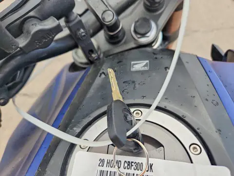 2020 HONDA CBF300 VIN MLHNC5556L5000412 фото 8