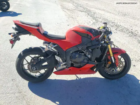 JH2PC4084JK200041 — 2018 Honda Cbr, Передняя часть, фото до ремонта