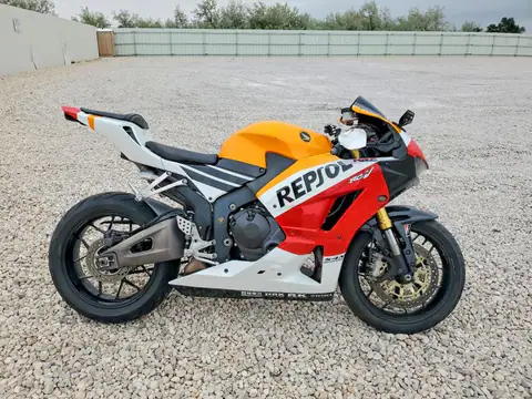 JH2PC40J7HK300230 Honda CBR600 2017 — повреждение Вандализм, фото до ремонта