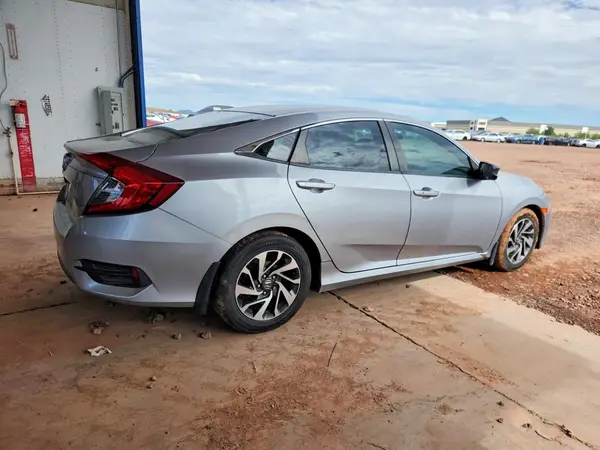 19XFC2F71GE001516 — 2016 Honda Civic, фото 3 с аукциона Copart, Передняя часть