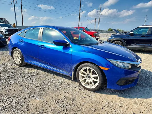 19XFC2F55HE069303 — 2017 Honda Civic, фото 4 с аукциона Copart, Подтопление
