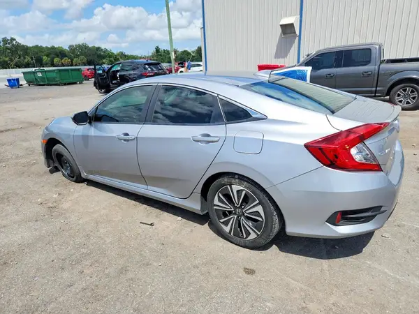 19XFC1F78HE018003 — 2017 Honda Civic, фото 2 с аукциона Copart, Передняя часть
