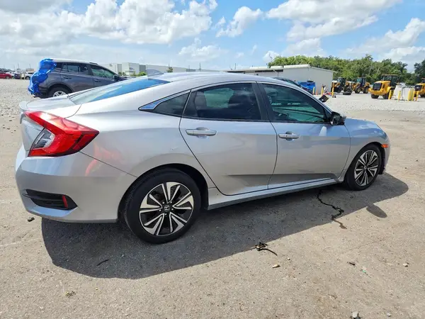 19XFC1F78HE018003 — 2017 Honda Civic, фото 3 с аукциона Copart, Передняя часть